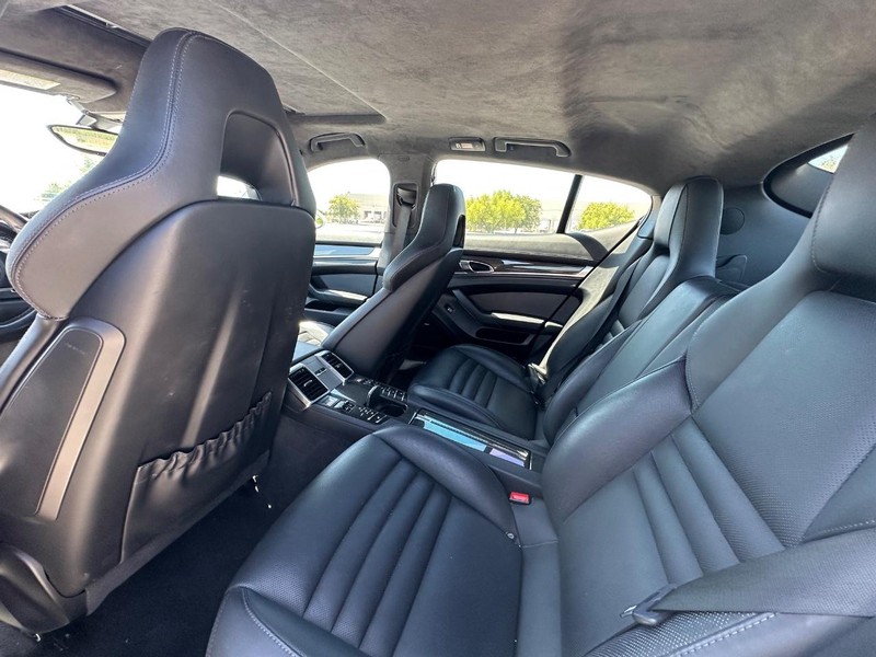 2015 Porsche Panamera Turbo photo 13
