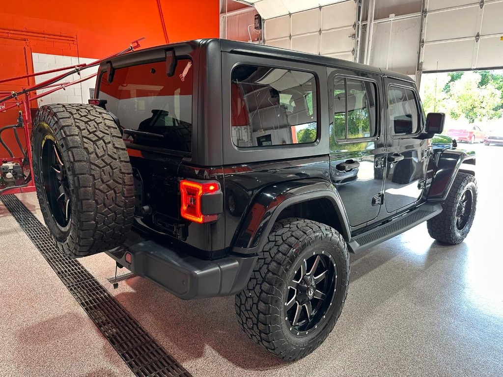 Jeep Wrangler Unlimited Vehicle Full-screen Gallery Image 3