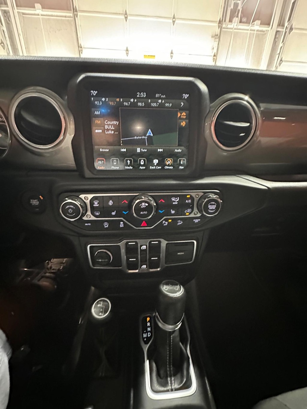 Jeep Wrangler Unlimited Vehicle Full-screen Gallery Image 16