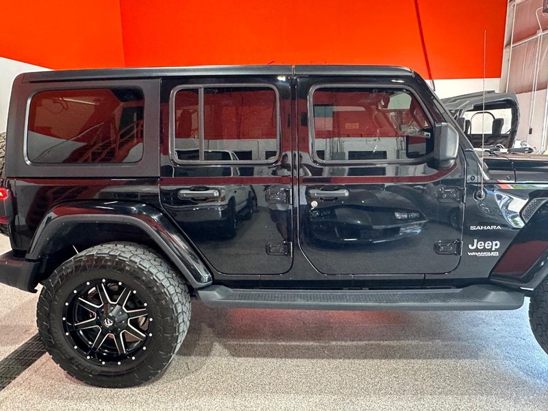 Jeep Wrangler Unlimited Vehicle Full-screen Gallery Image 2