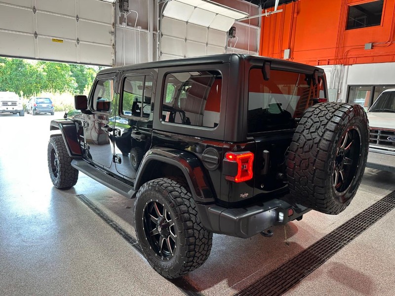 2018 Jeep Wrangler Unlimited Sahara photo 2