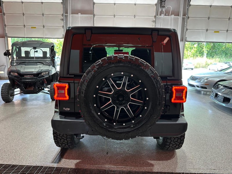 2018 Jeep Wrangler Unlimited Sahara photo 3