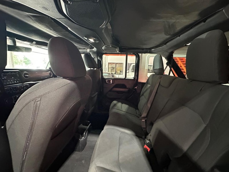2018 Jeep Wrangler Unlimited Sahara photo 8