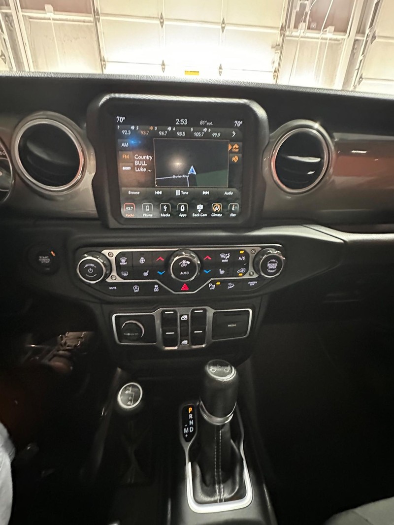 2018 Jeep Wrangler Unlimited Sahara photo 12