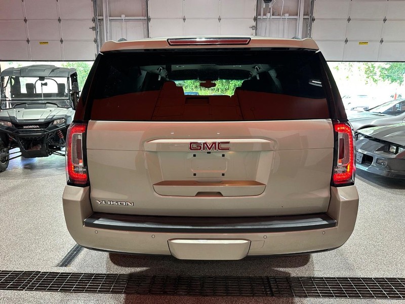2016 Gmc Yukon SLE photo 2