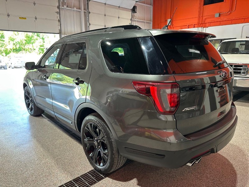 2019 Ford Explorer Sport photo 2