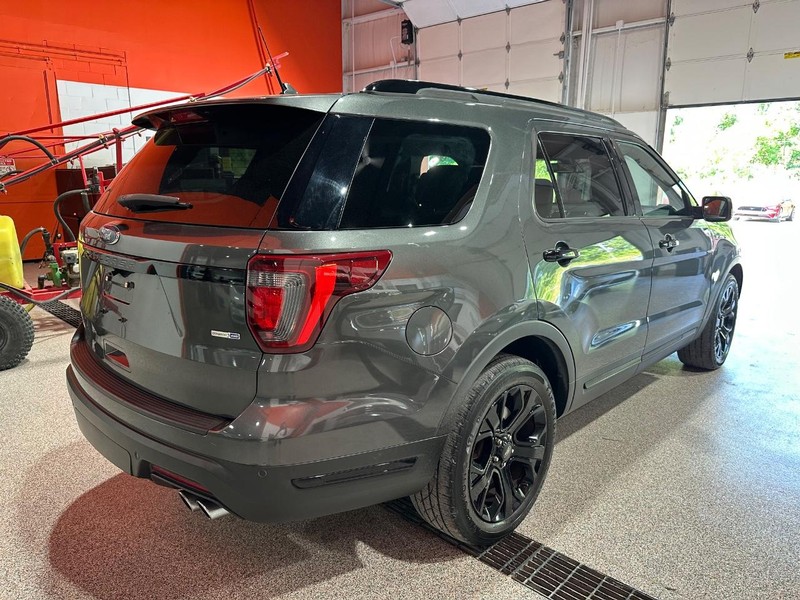 2019 Ford Explorer Sport photo 4