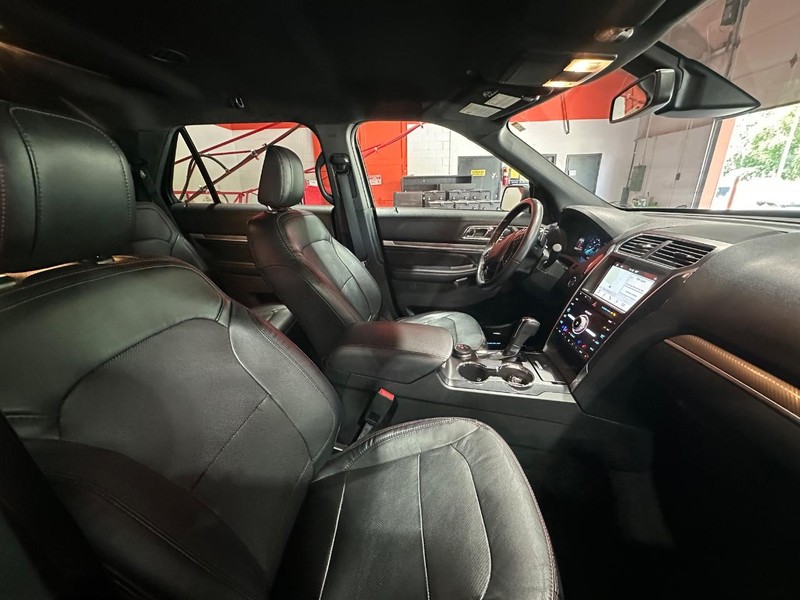 2019 Ford Explorer Sport photo 13