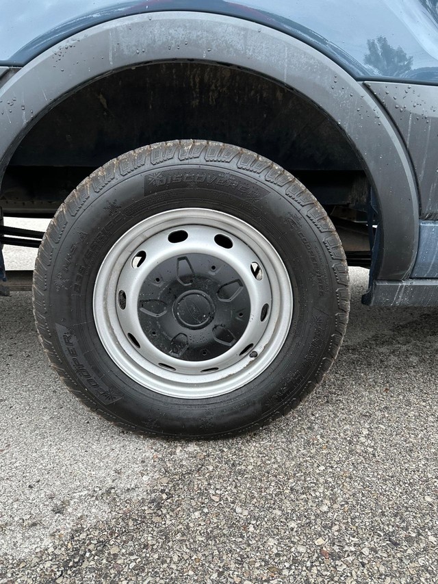 Ford Transit Van Vehicle Full-screen Gallery Image 11