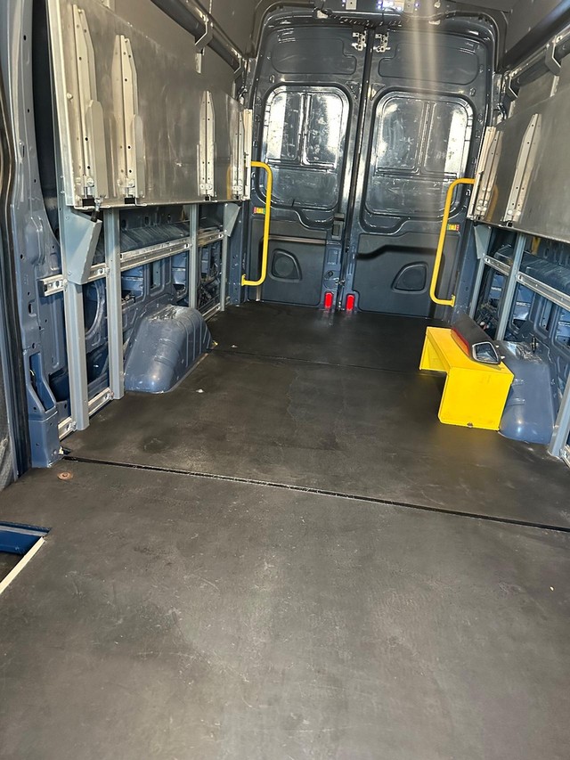 Ford Transit Van Vehicle Full-screen Gallery Image 25