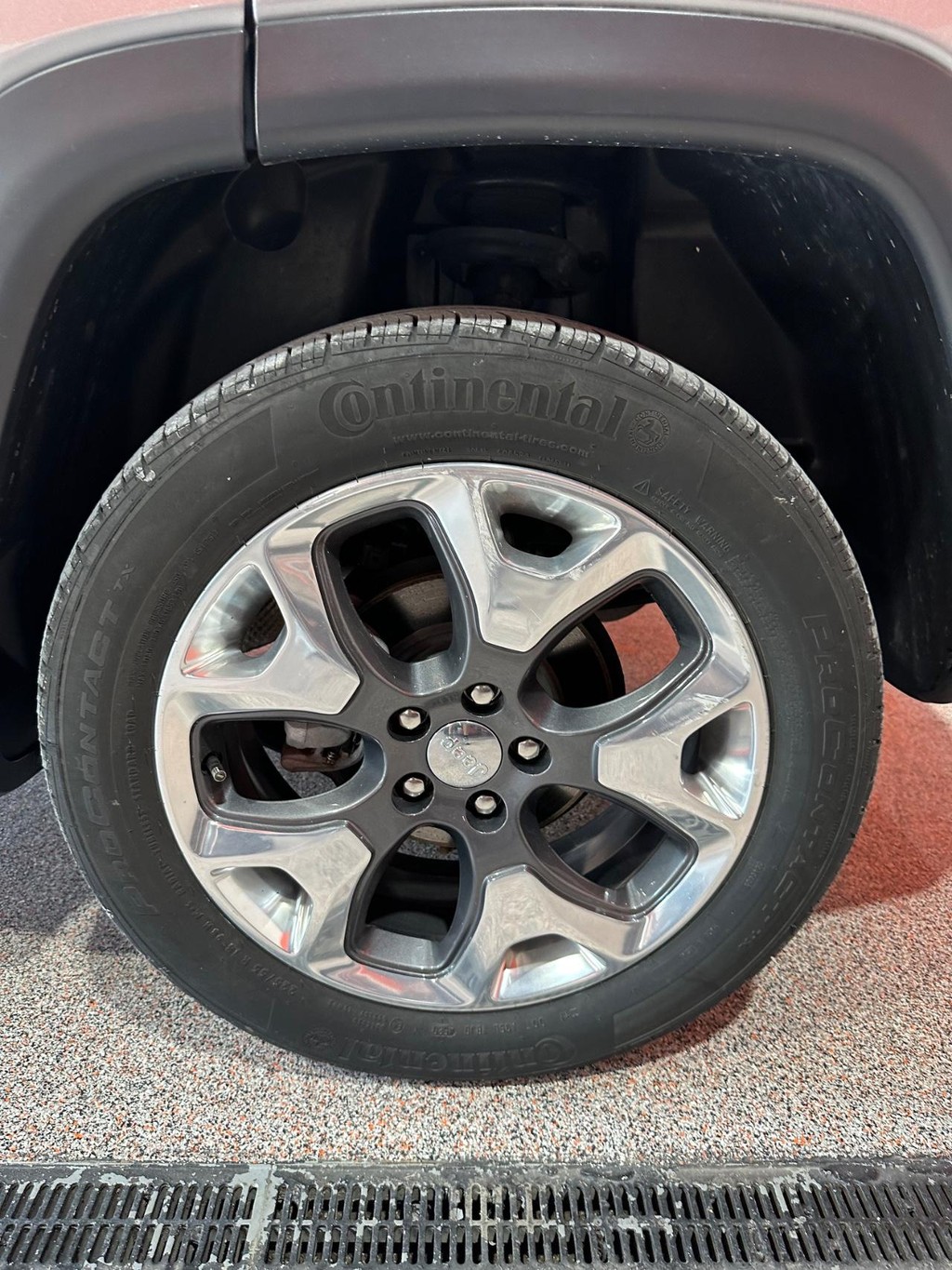 Jeep Compass Vehicle Full-screen Gallery Image 10