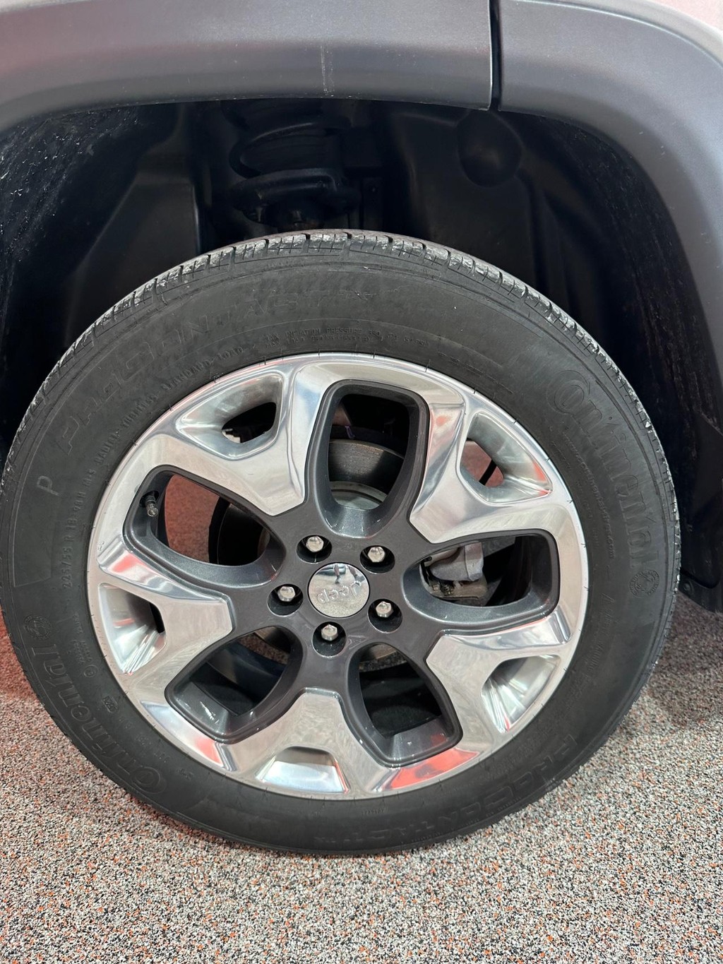 Jeep Compass Vehicle Full-screen Gallery Image 13