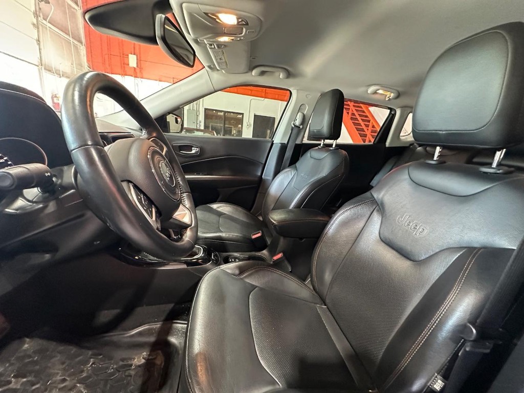 Jeep Compass Vehicle Full-screen Gallery Image 14