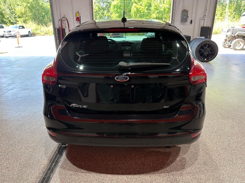 2018 Ford Focus SE photo 2