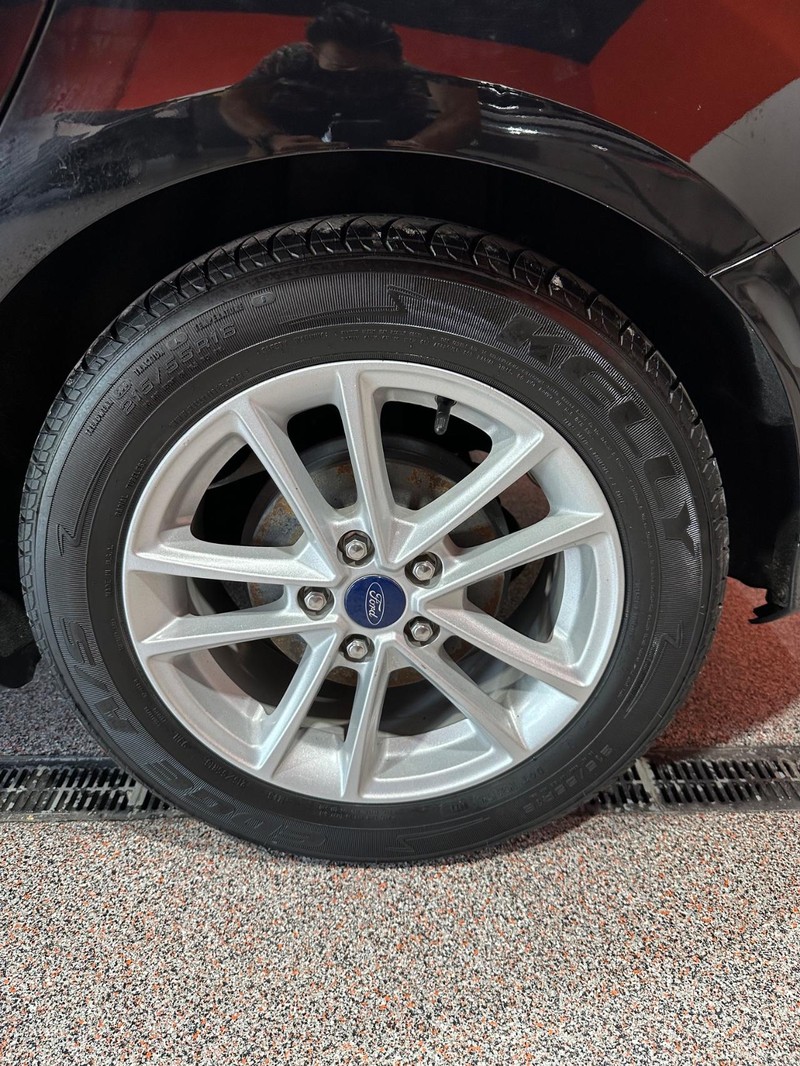 2018 Ford Focus SE photo 8
