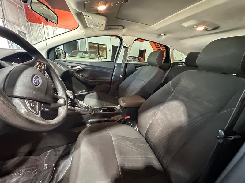 2018 Ford Focus SE photo 12