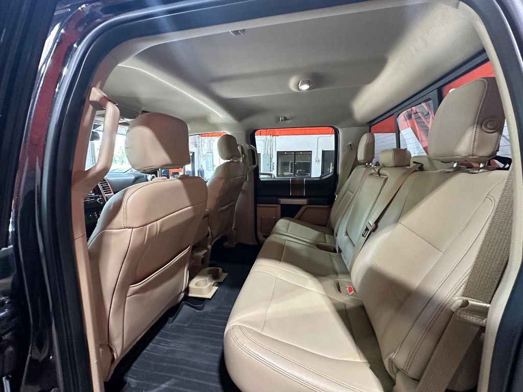 Ford F-150 Vehicle Full-screen Gallery Image 13