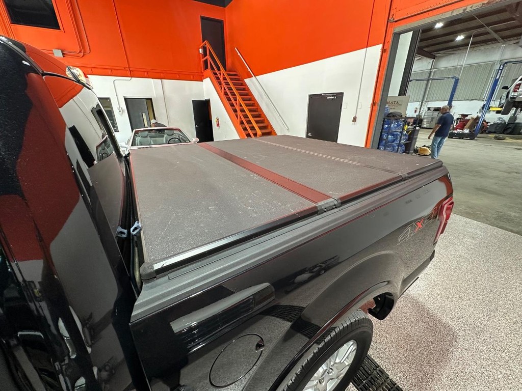 Ford F-150 Vehicle Full-screen Gallery Image 14