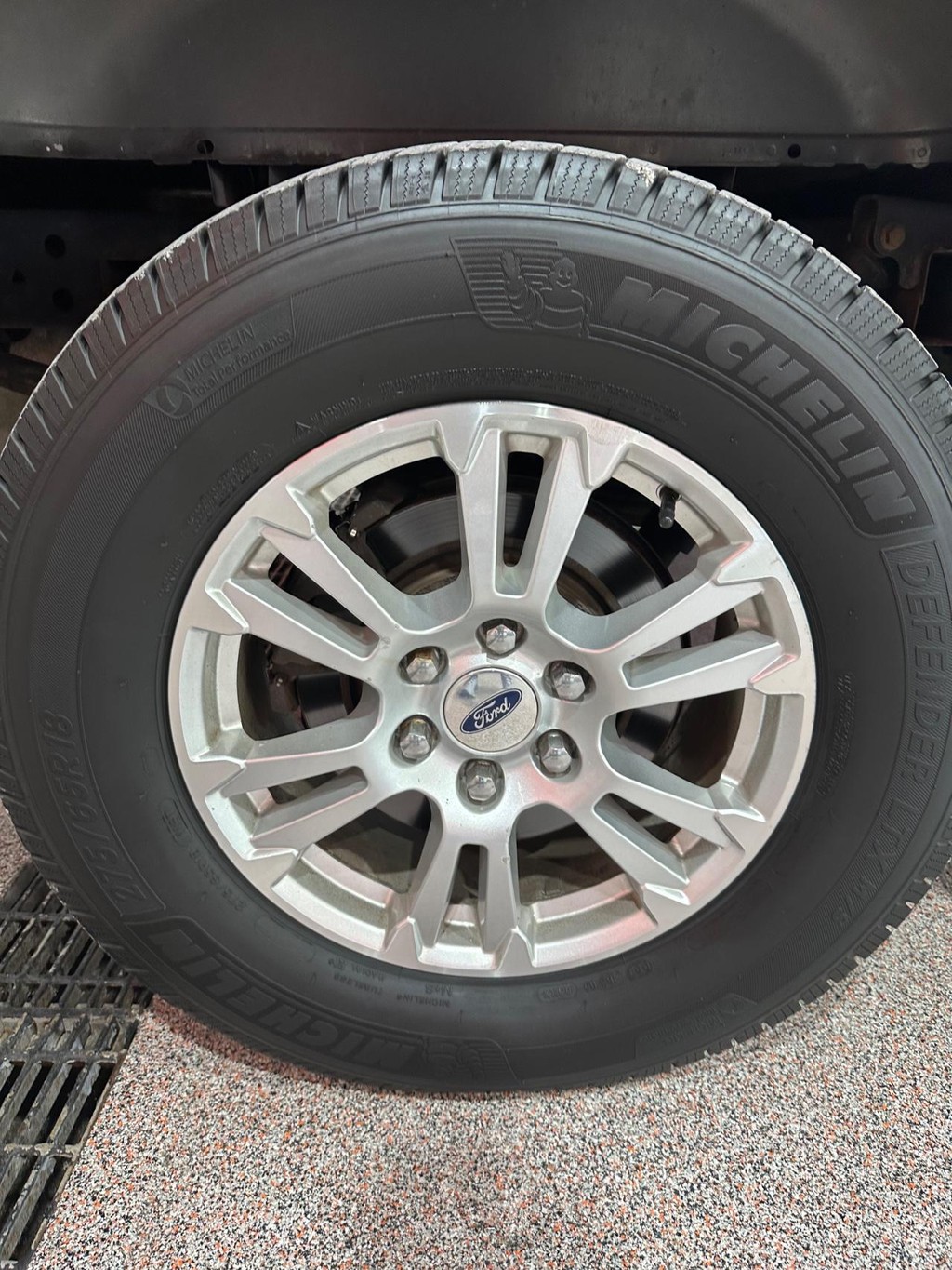 Ford F-150 Vehicle Full-screen Gallery Image 16