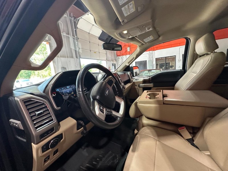 2015 Ford F-150 Lariat photo 14