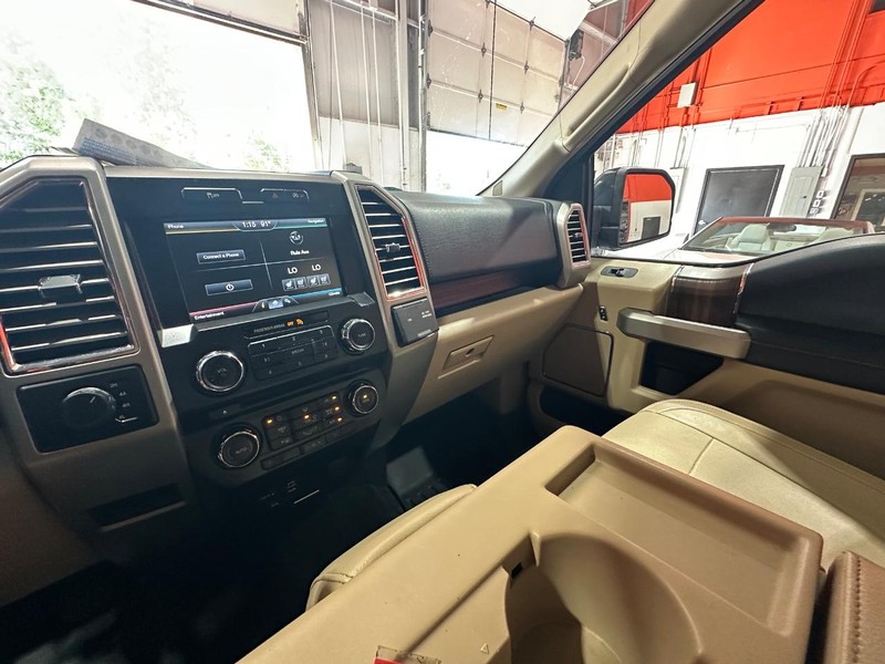 2015 Ford F-150 Lariat photo 19