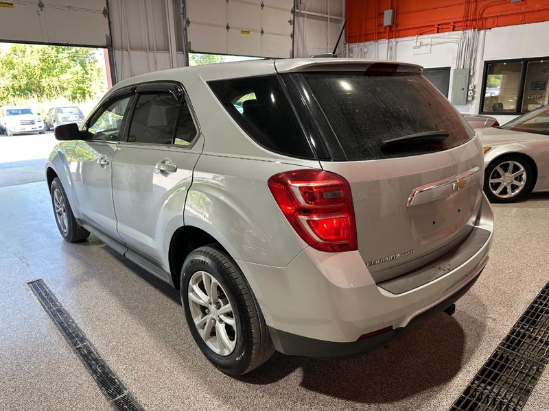 2017 Chevrolet Equinox LS photo 5