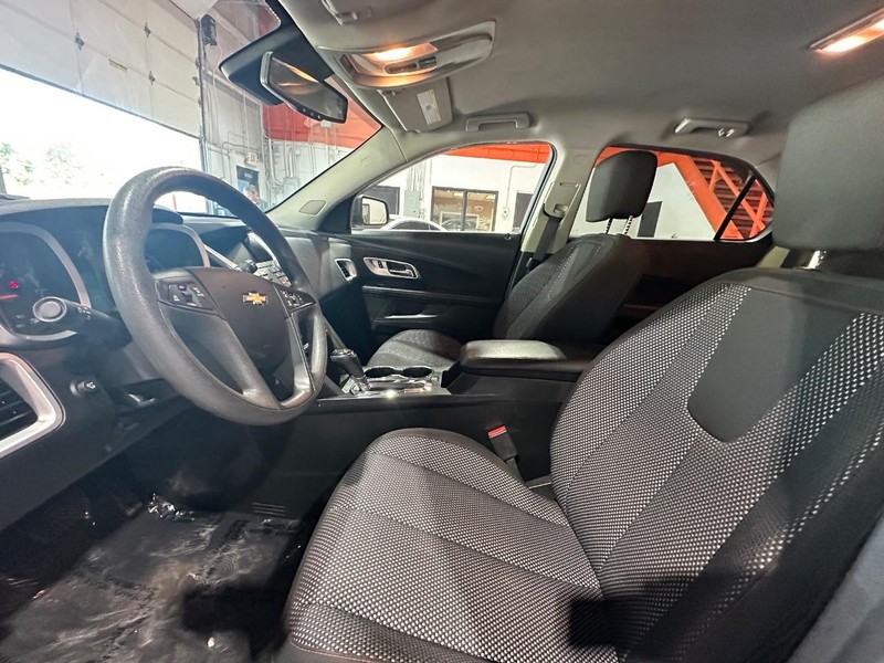 2017 Chevrolet Equinox LS photo 10