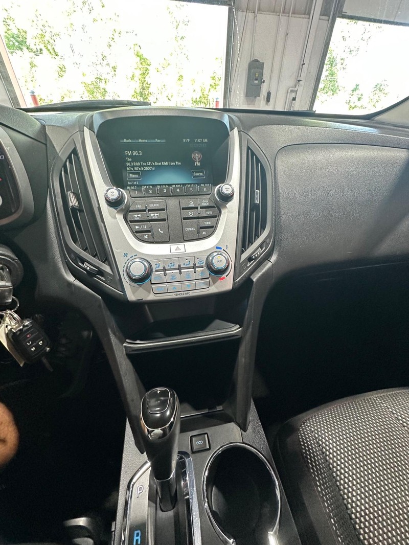 2017 Chevrolet Equinox LS photo 16