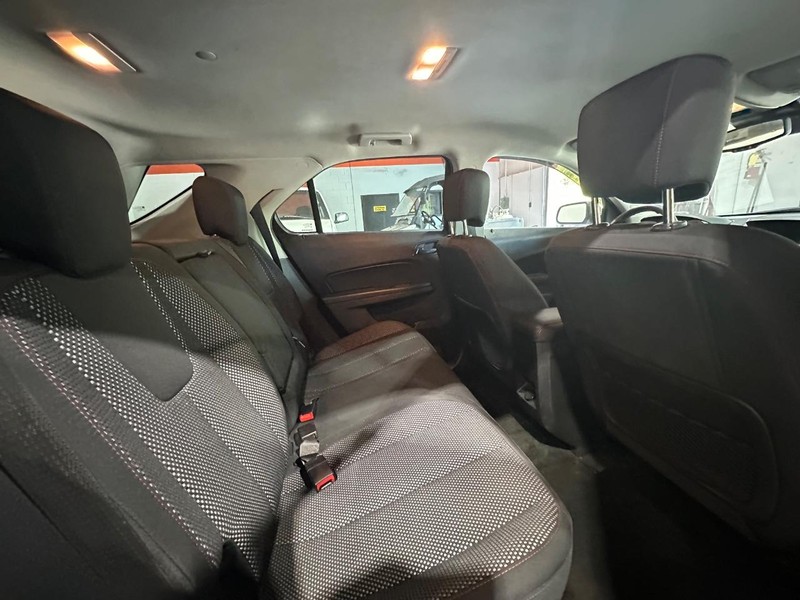 2017 Chevrolet Equinox LS photo 17
