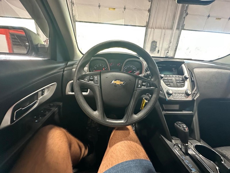 2017 Chevrolet Equinox LS photo 19