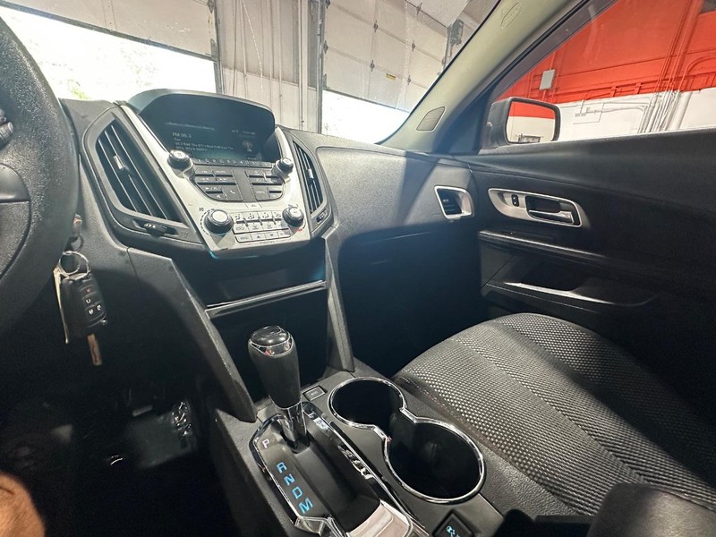 2017 Chevrolet Equinox LS photo 21