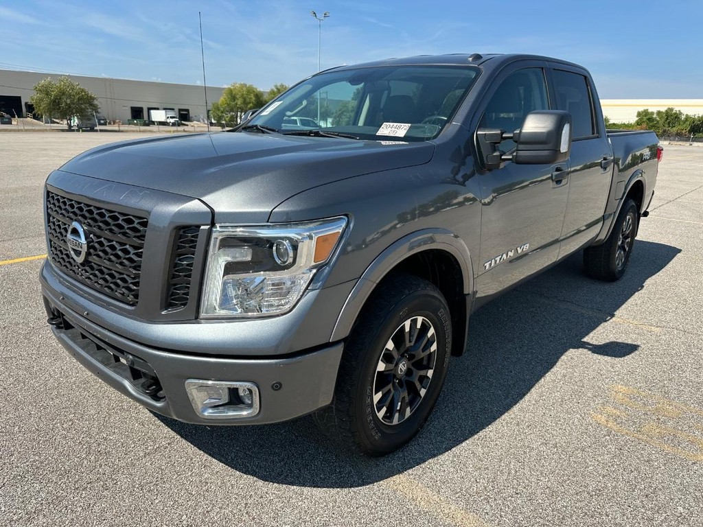 Nissan Titan Vehicle Full-screen Gallery Image 10