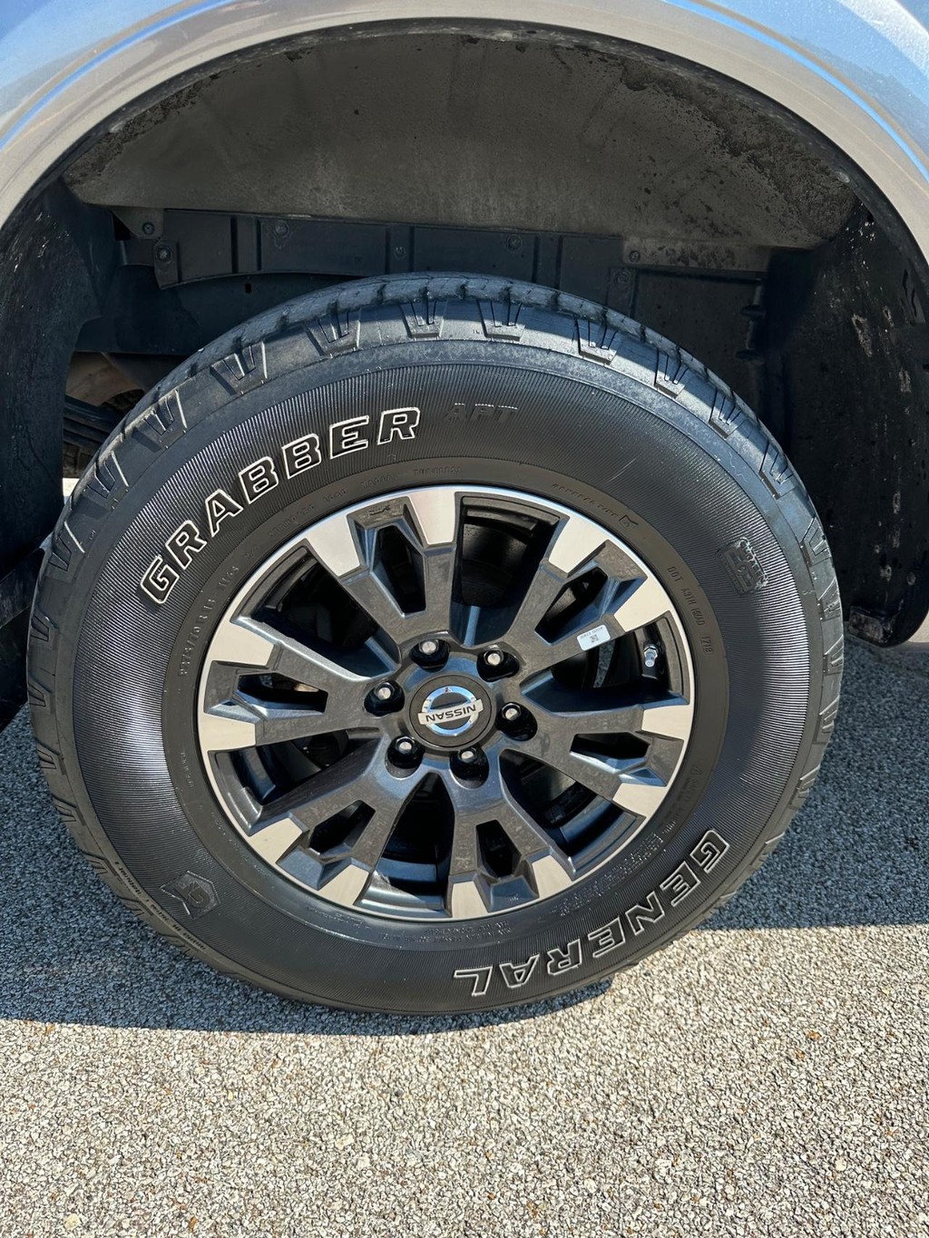 Nissan Titan Vehicle Full-screen Gallery Image 18