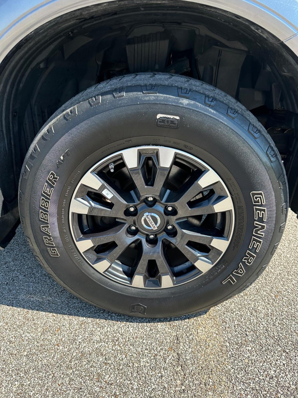 Nissan Titan Vehicle Full-screen Gallery Image 19