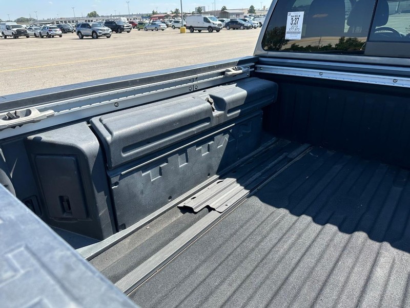 2019 Nissan Titan PRO-4X photo 3