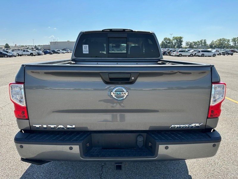 2019 Nissan Titan PRO-4X photo 4