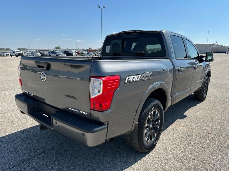 2019 Nissan Titan PRO-4X photo 5