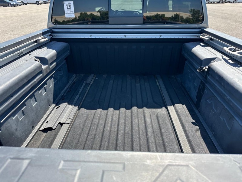 2019 Nissan Titan PRO-4X photo 7