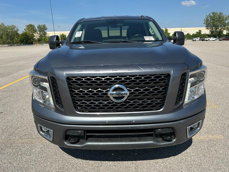 2019 Nissan Titan PRO-4X photo 9