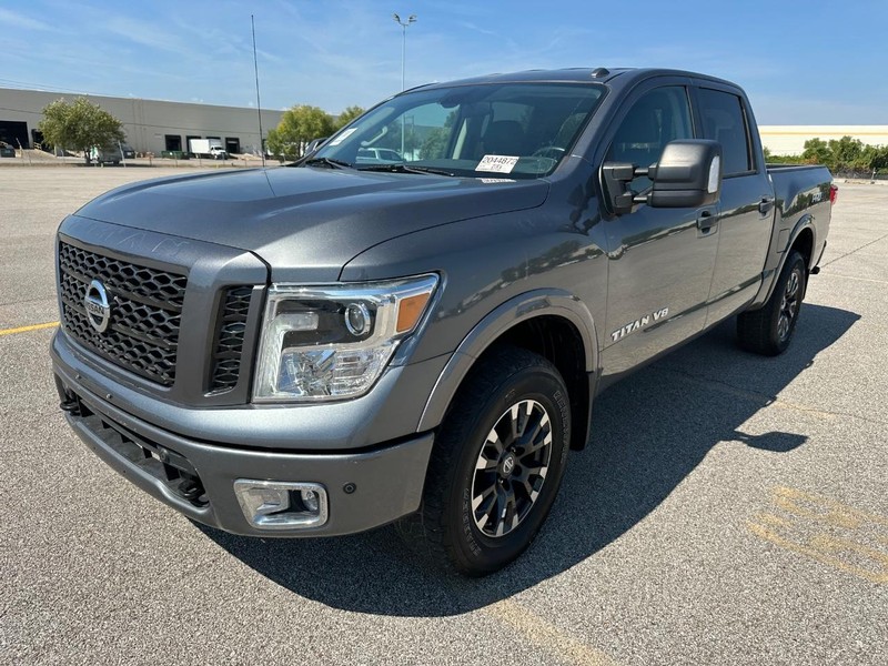 2019 Nissan Titan PRO-4X photo 10