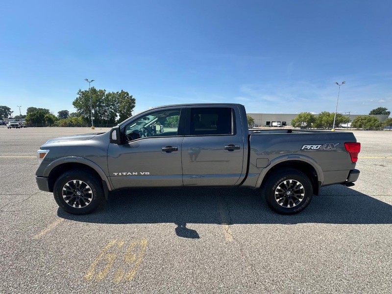 2019 Nissan Titan PRO-4X photo 11