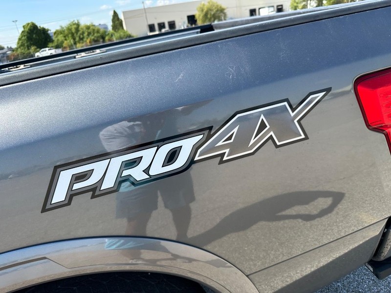 Nissan Titan Vehicle Full-screen Gallery Image 12