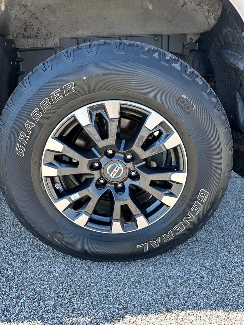 2019 Nissan Titan PRO-4X photo 12
