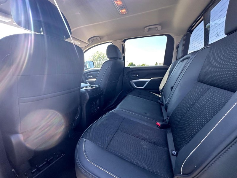 2019 Nissan Titan PRO-4X photo 14