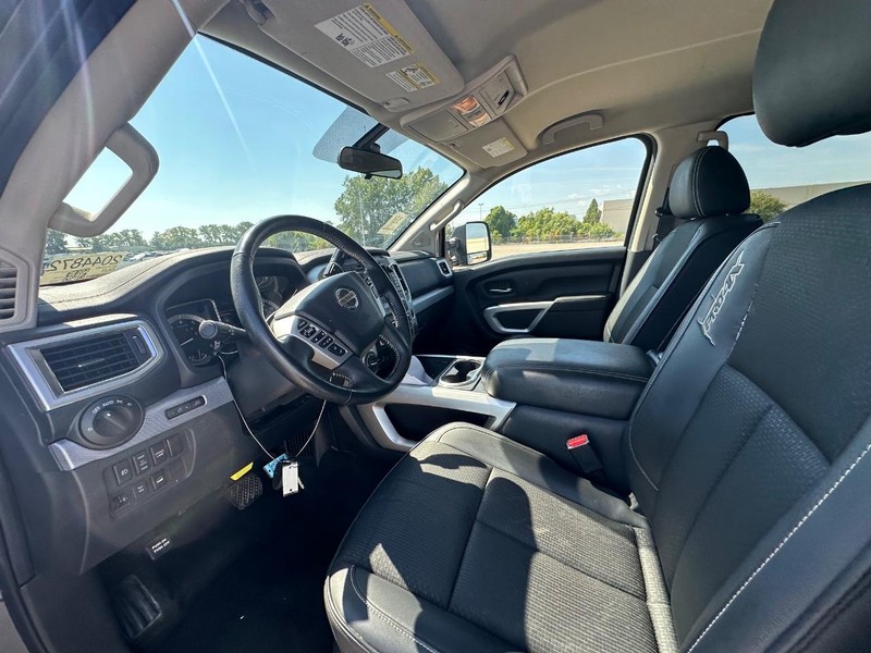 2019 Nissan Titan PRO-4X photo 15