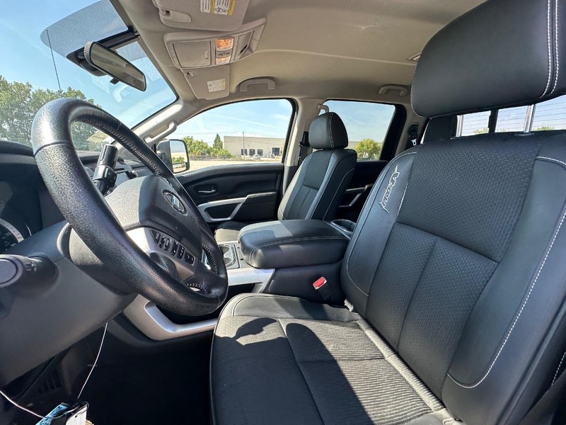 2019 Nissan Titan PRO-4X photo 16
