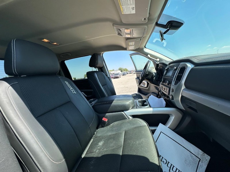 2019 Nissan Titan PRO-4X photo 19