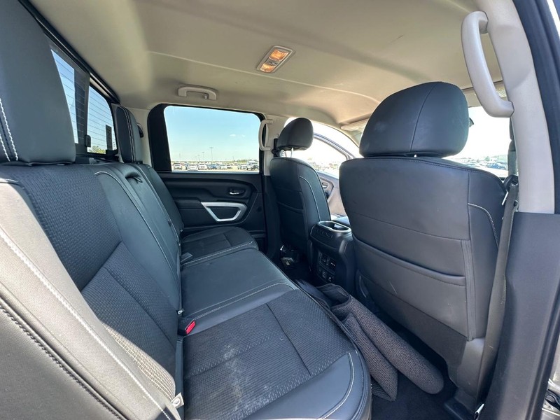 2019 Nissan Titan PRO-4X photo 20