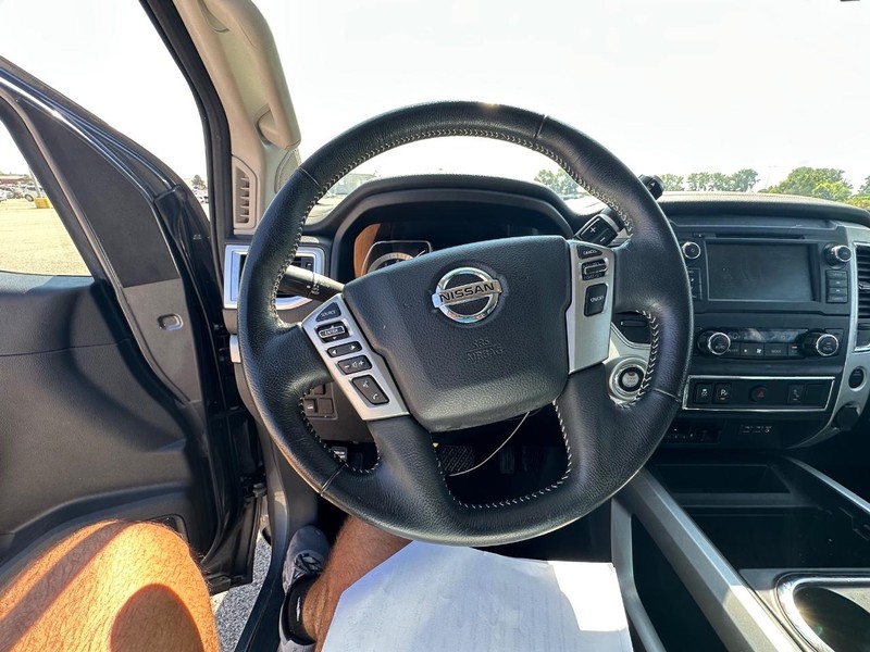 2019 Nissan Titan PRO-4X photo 25