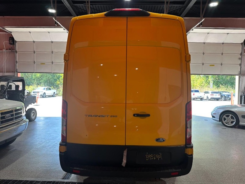 2021 Ford Transit Cargo Van photo 3